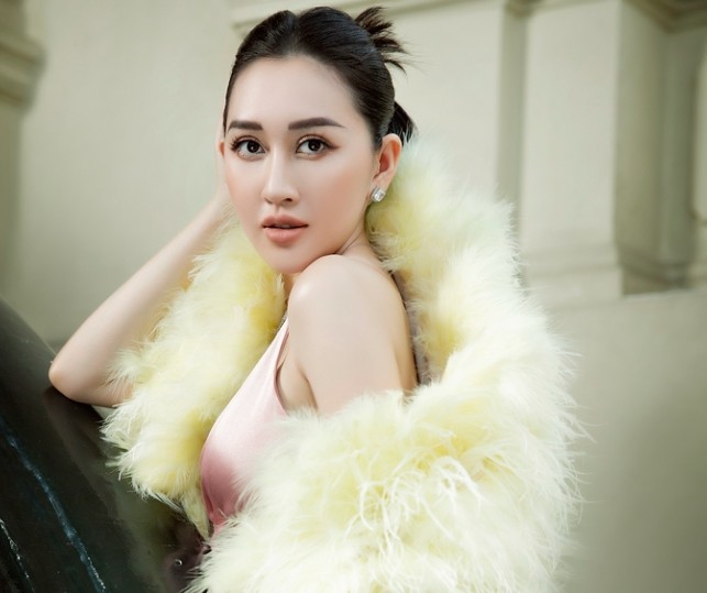 Hoa hậu Huỳnh Thúy Anh khoe nhan sắc rực rỡ với đầm dạ hội