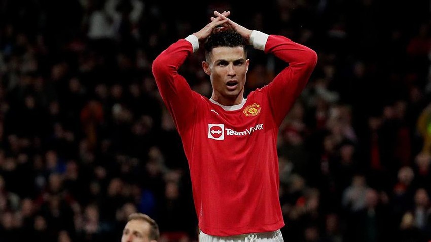 Ronaldo muốn rời MU vì nỗi sợ Messi