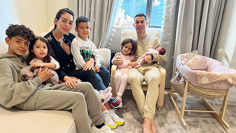 Bạn gái Ronaldo vỡ vụn trái tim khi mất con