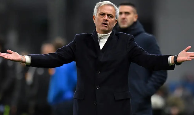 Mourinho khiến Messi và Ronaldo bẽ mặt