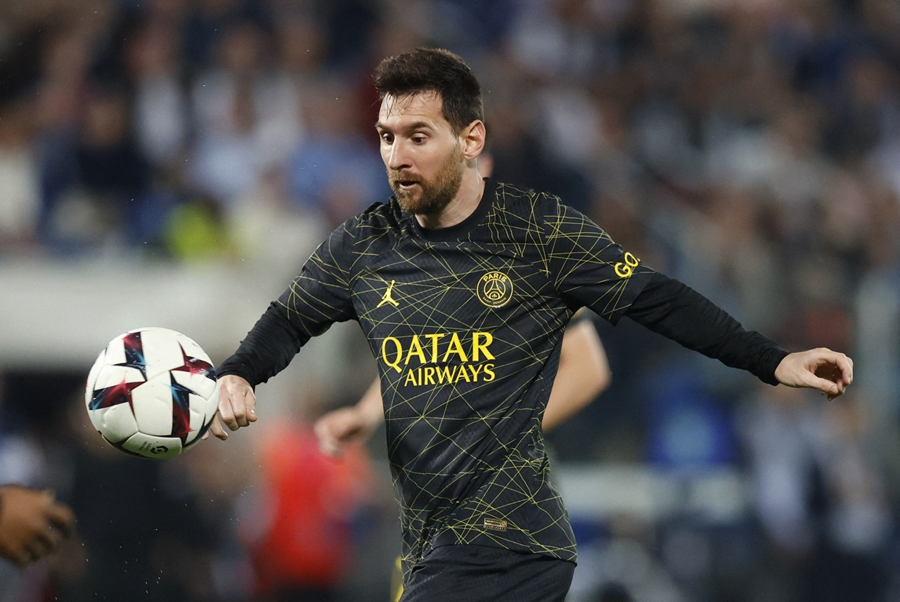 Mbappe tỏa sáng cùng Messi, PSG chạm một tay vào chức vô địch