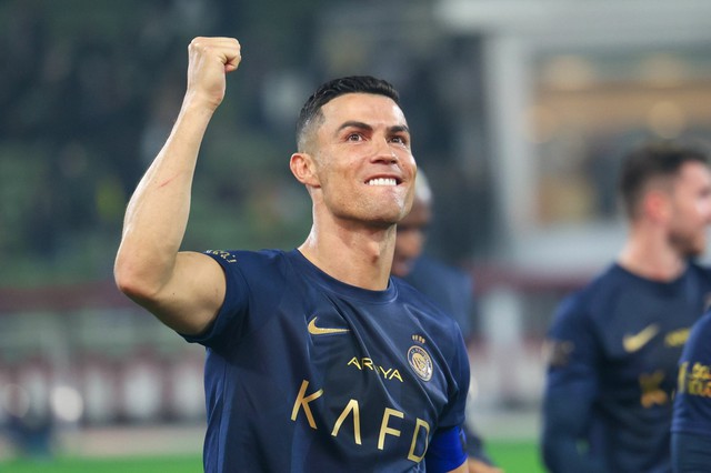 Ronaldo bị Son Heung-min vượt mặt, lỡ cơ hội giành "Quả bóng vàng châu Á"