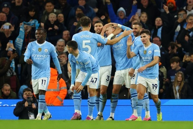 Haaland ghi bàn, Man City vượt mặt Arsenal